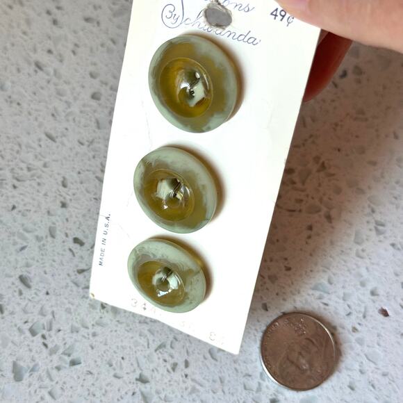 3 NEW on card Vintage 40s Green Buttons By Schwanda Round 2 Hole Flat - Picture 3 of 5